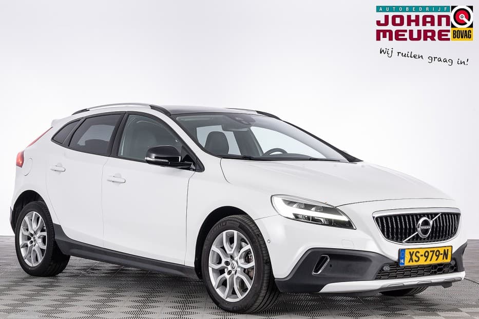 Volvo V40 Cross Country 1.5 T3 Polar+ Luxury Automaat | LEDER | PANORAMA