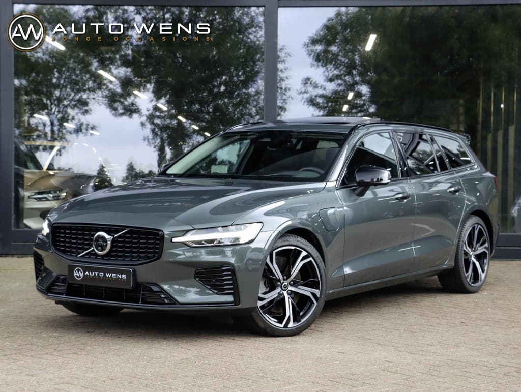 Volvo V60 T8 AWD Plus Dark — foto 1 van 25