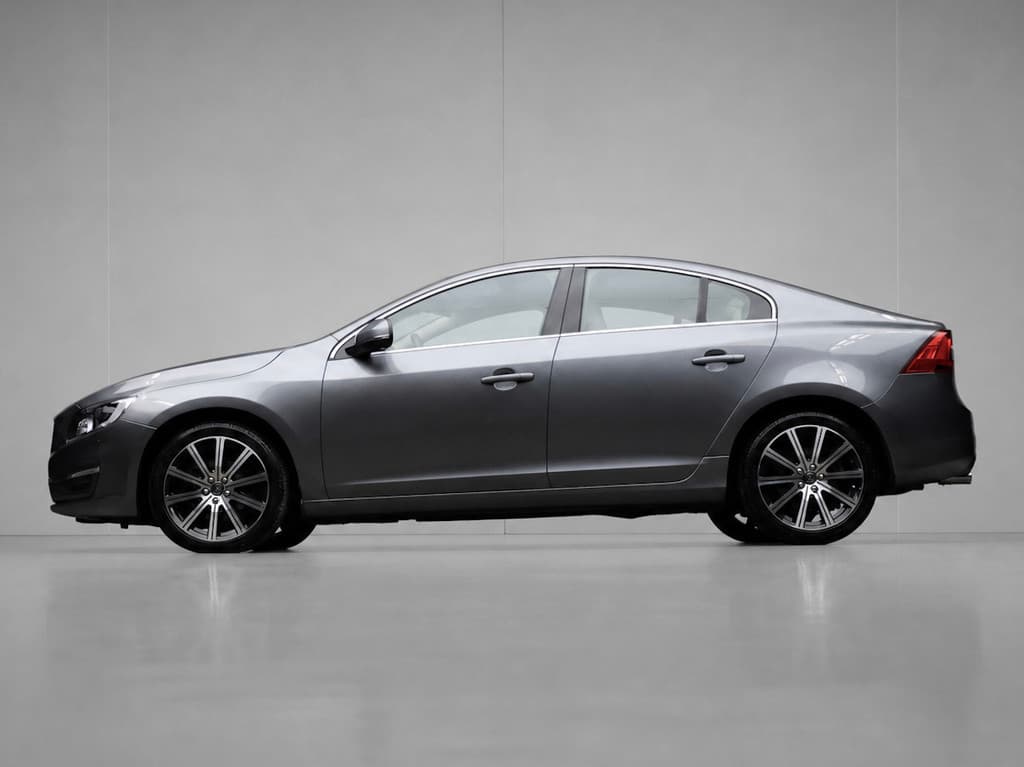 Volvo S60 2.0 T4 Summum Sport (SCHUIFDAK,NAVI,CAMERA,STOEL/STUURVERWARMING,CLIMATE,CRUISE,LED,ELEKTRISCHE SPORTSTOELEN,LM VELGEN) — foto 1 van 25