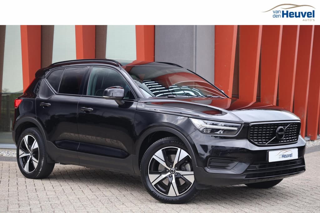 Volvo XC40 T4 Recharge R-Design | Stoelverwarming | Parkeercamera | Panoramadak | H/K | Glossy Black | Keyless — foto 1 van 25