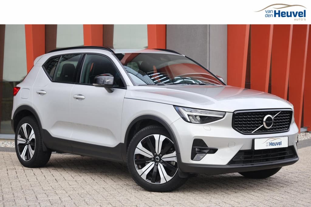 Volvo XC40 T5 Recharge Ultimate Dark | Stoelverwarming | Trekhaak | Parkeercamera | BLIS | Pilot Assist | H/K | Keyless — foto 1 van 25