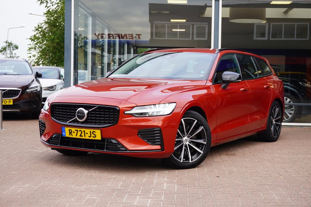 Volvo V60 2.0 T6 Plug-in hybrid AWD Plus Dark | Automaat | 113.000KM | Vol opties | 2022 | Dealerauto | Inruil mogelijk — foto 1 van 25