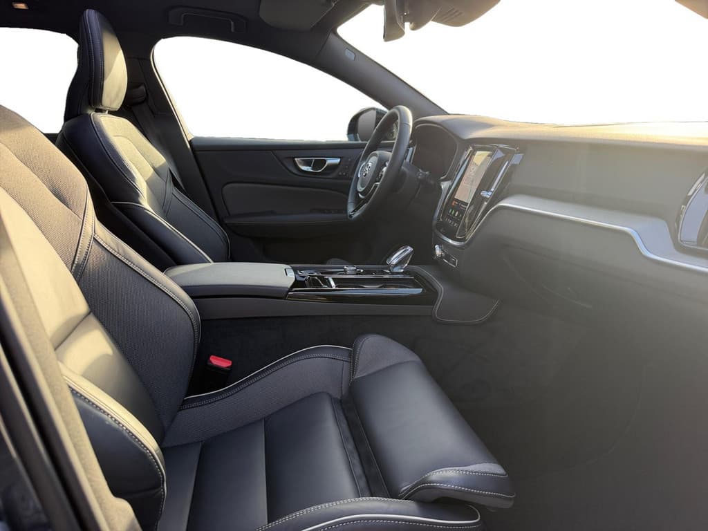 Volvo V60 2.0 T8 Plug-in hybrid AWD Plus Dark — foto 12 van 25