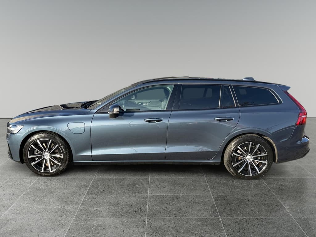 Volvo V60 2.0 T8 Plug-in hybrid AWD Plus Dark — foto 2 van 25