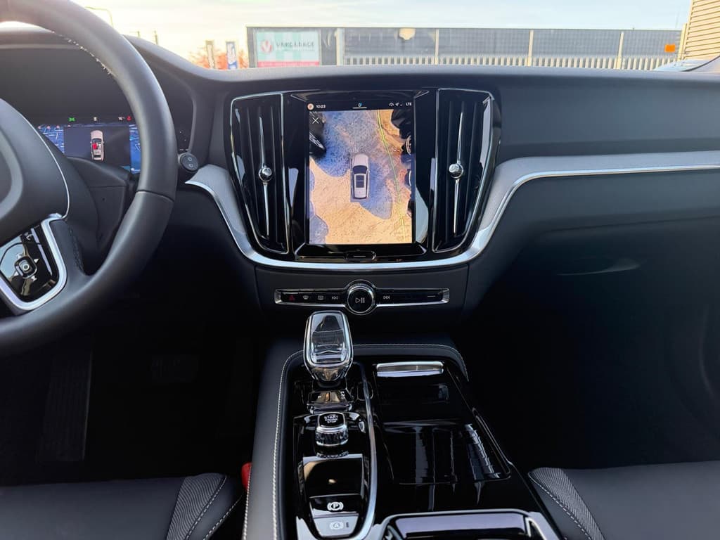 Volvo V60 2.0 T8 Plug-in hybrid AWD Plus Dark — foto 22 van 25