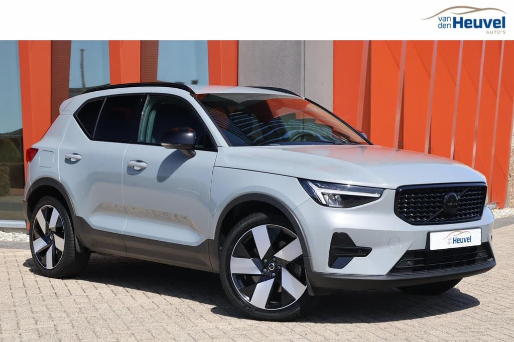 Volvo XC40 T5 Recharge Ultimate Dark | Stoelverwarming | Parkeercamera | Panoramadak | Pilot Assist | BLIS | H/K | 20 Inch | Keyless — foto 1 van 25
