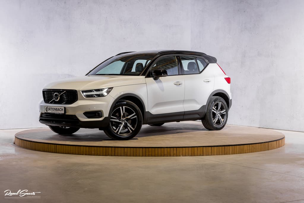 Volvo XC40 2.0 T5 AWD R-Design — foto 1 van 25