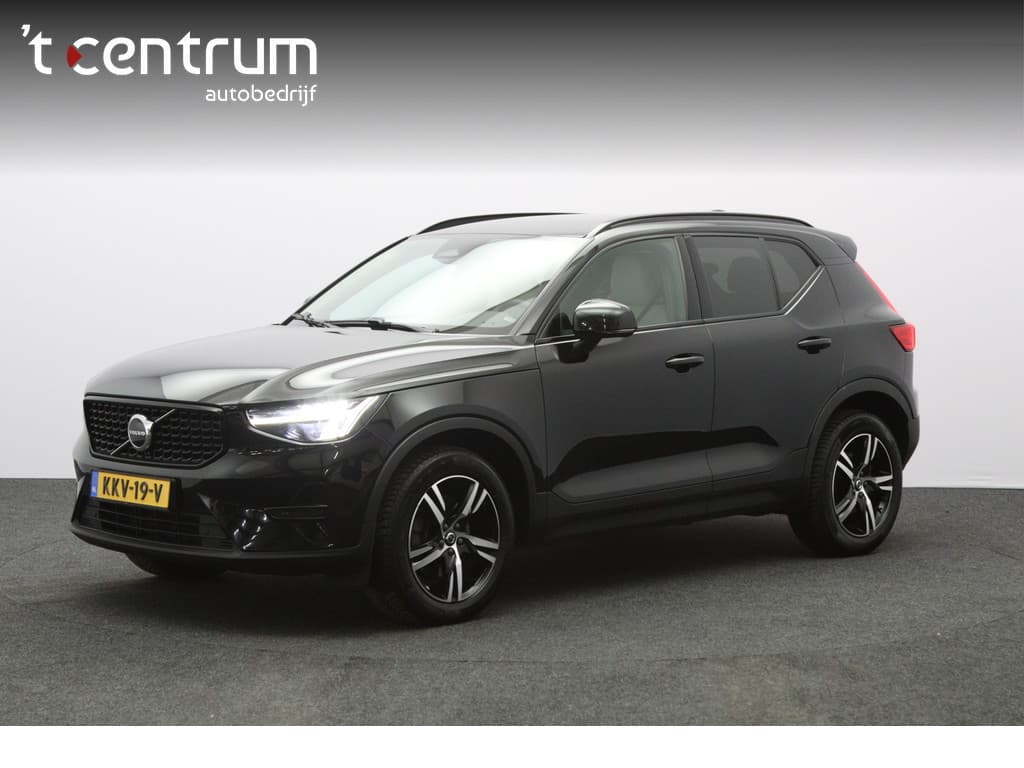 Volvo XC40 2.0 B3 164 PK Plus Dark, 4-Cilinder, Harman/Kardon, Leder, Trekhaak, Memory, Camera — foto 1 van 25