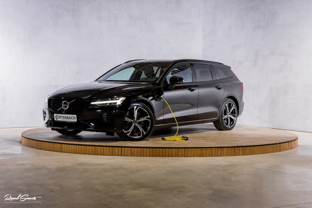 Volvo V60 2.0 T8 Plug-in hybrid AWD Plus Dark — foto 1 van 25