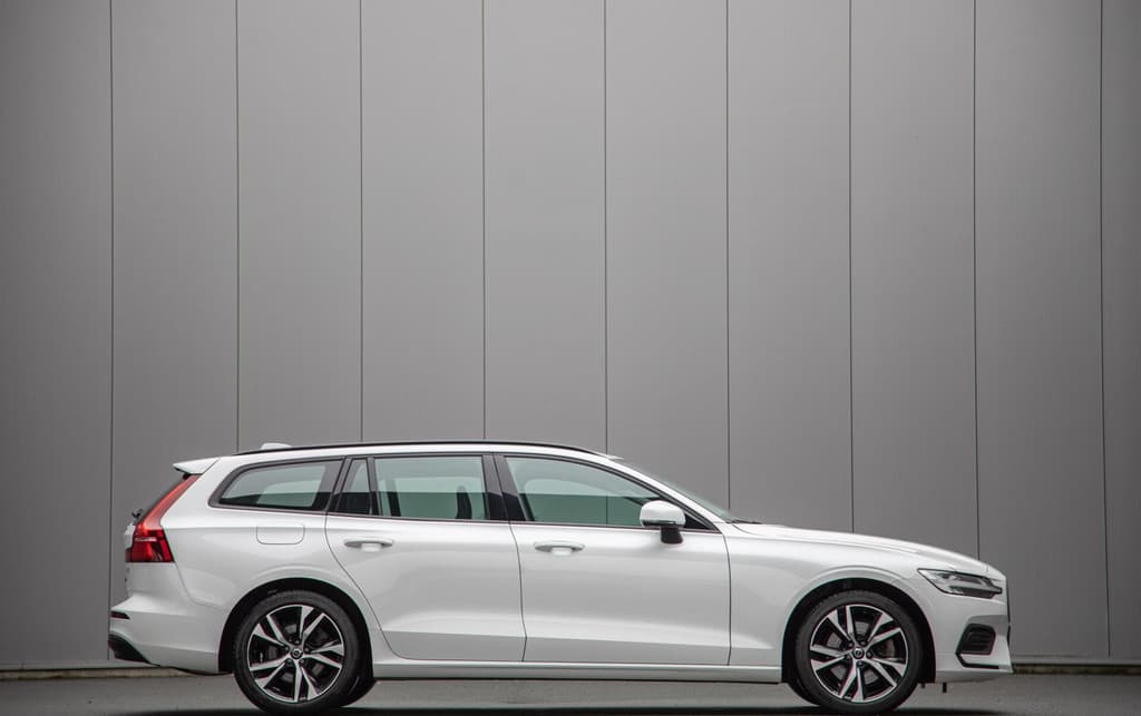 Volvo V60 2.0 B4 Core MY2026|Leder|Stoelverwarming|Allseason — foto 1 van 22