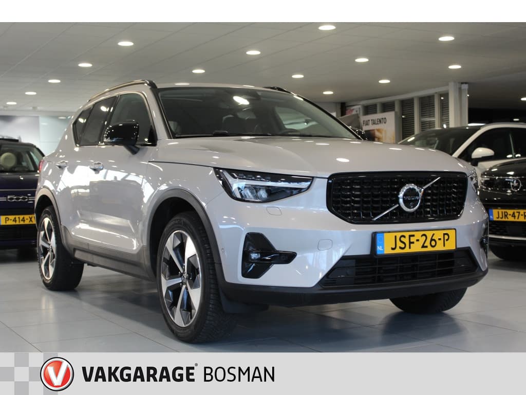 Volvo XC40 2.0 B3 Ultimate Dark/Panoramadak/360/Keyles/H&K — foto 1 van 22