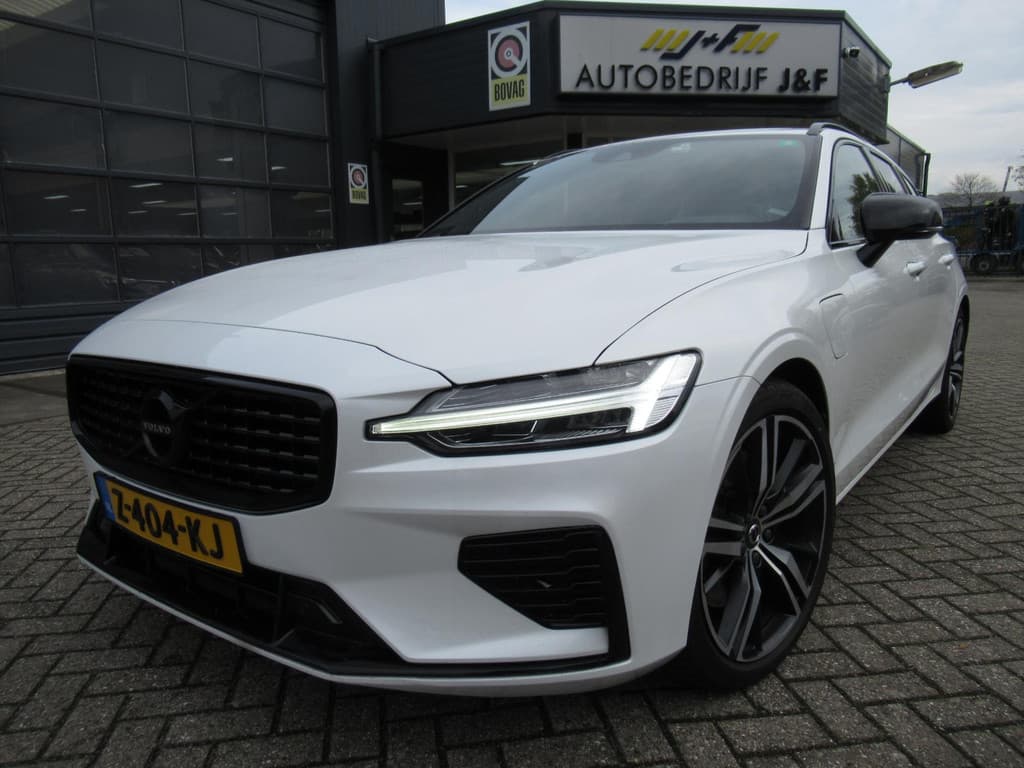 Volvo V60 2.0 T8 Twin Engine AWD R-Design / AUTOMAAT / NAV / Leder / Camera — foto 1 van 25