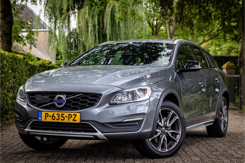 Volvo V60 Cross Country 2.0 T5 Summum — foto 1 van 25