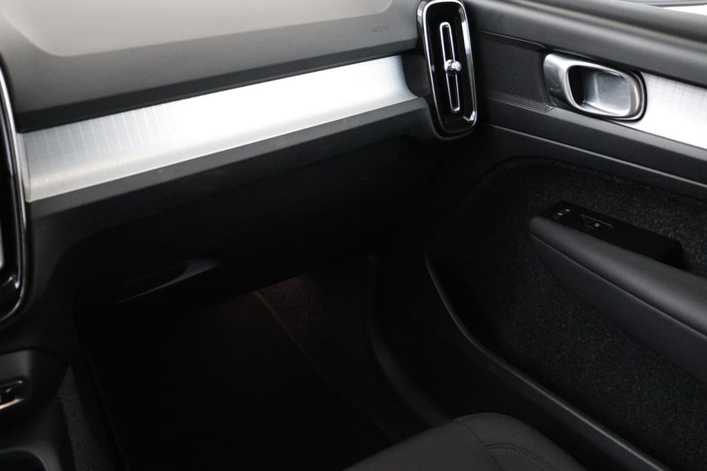 Volvo XC40 T2 AUT. MOMENTUM — foto 18 van 25