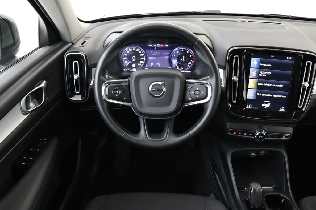 Volvo XC40 T2 AUT. MOMENTUM — foto 2 van 25