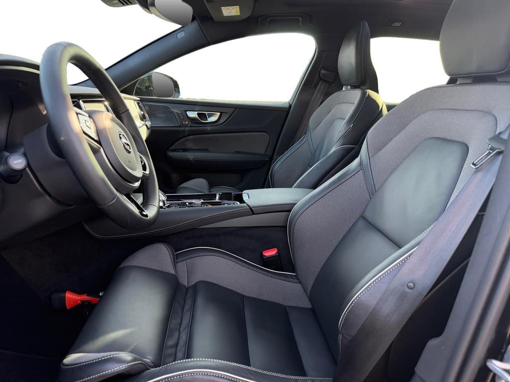 Volvo V60 2.0 T8 Plug-in hybrid AWD Plus Dark — foto 12 van 25
