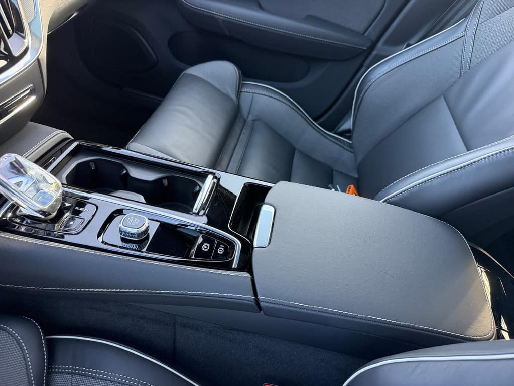 Volvo V60 2.0 T8 Plug-in hybrid AWD Plus Dark — foto 14 van 25
