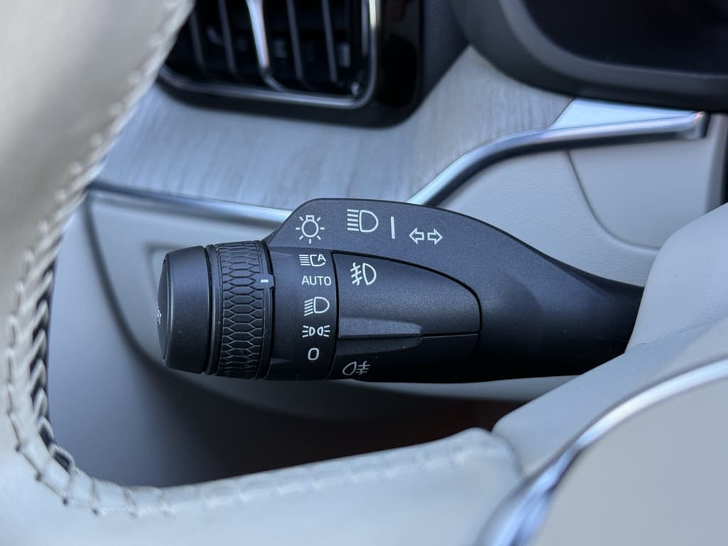 Volvo XC60 BWJ 2023 2.0 T6 Plug-in hybrid 357 PK AWD Plus Black Edition — foto 17 van 25
