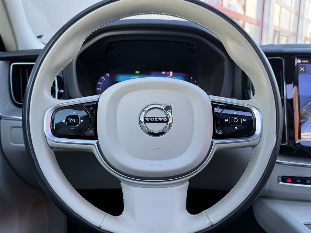 Volvo XC60 BWJ 2023 2.0 T6 Plug-in hybrid 357 PK AWD Plus Black Edition — foto 19 van 25
