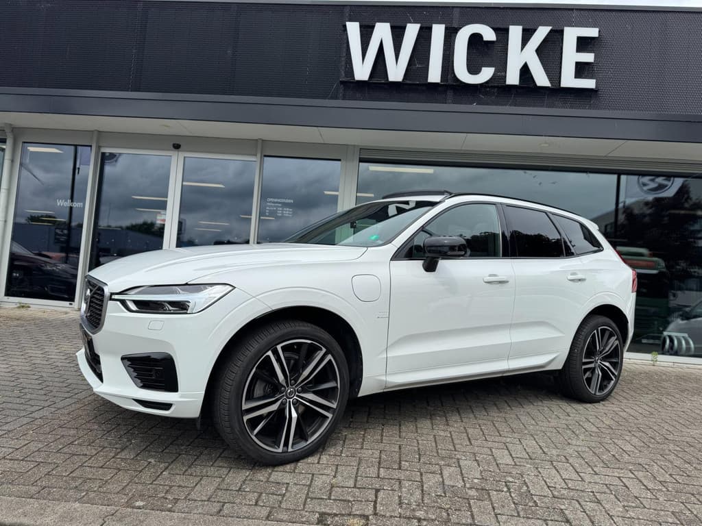 Volvo XC60 2.0 T8 Twin Engine AWD Inscription Pano Plug in Camera — foto 1 van 25