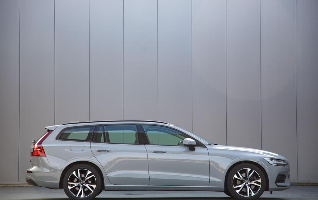 Volvo V60 2.0 B4 Core MY2026|Leder|Stoelverwarming|Allseason — foto 1 van 21