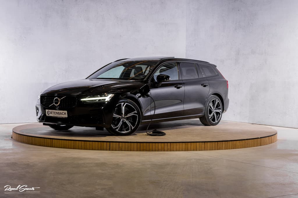 Volvo V60 2.0 T8 Plug-in hybrid AWD Ultimate Dark Long Range — foto 1 van 25
