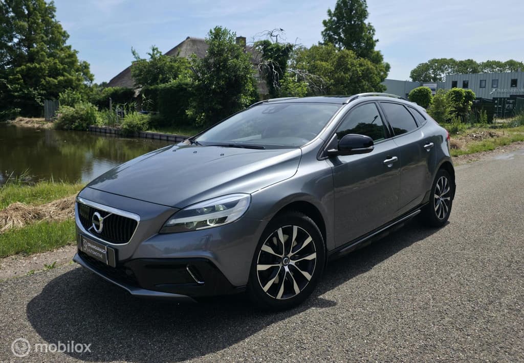 Volvo V40 Cross Country 1.5 T3 Polar+ / Pano / Standk. / Cam