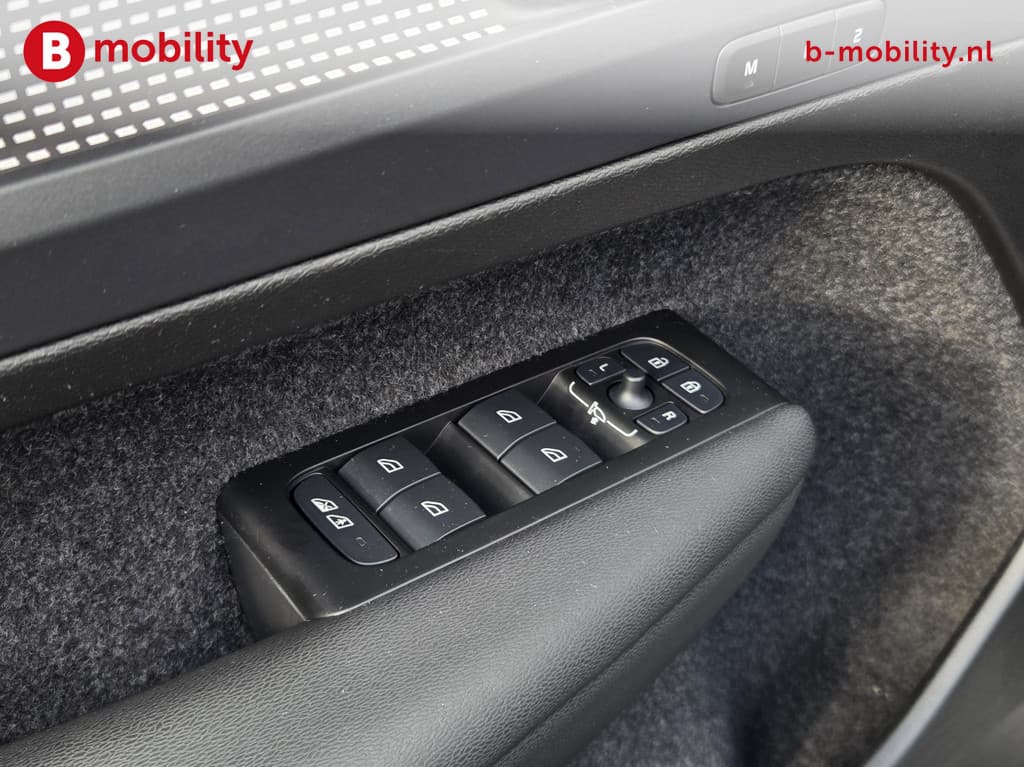 Volvo XC40 Recharge Pro Trekhaak 1500kg SOH 96% Panoramadak NL Auto! — foto 16 van 25