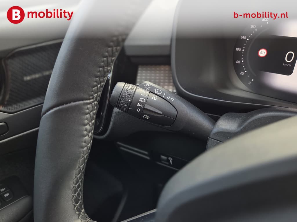 Volvo XC40 Recharge Pro Trekhaak 1500kg SOH 96% Panoramadak NL Auto! — foto 23 van 25
