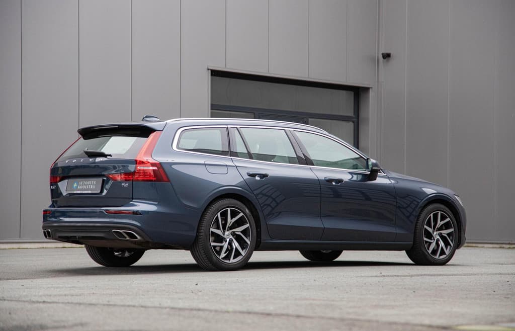 Volvo V60 2.0 T4 Momentum Pro Ori.NL|Trekhaak|Carplay|2e Eig — foto 13 van 21