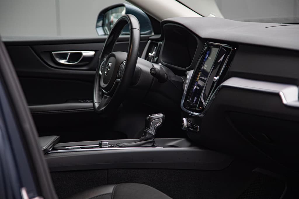 Volvo V60 2.0 T4 Momentum Pro Ori.NL|Trekhaak|Carplay|2e Eig — foto 15 van 21