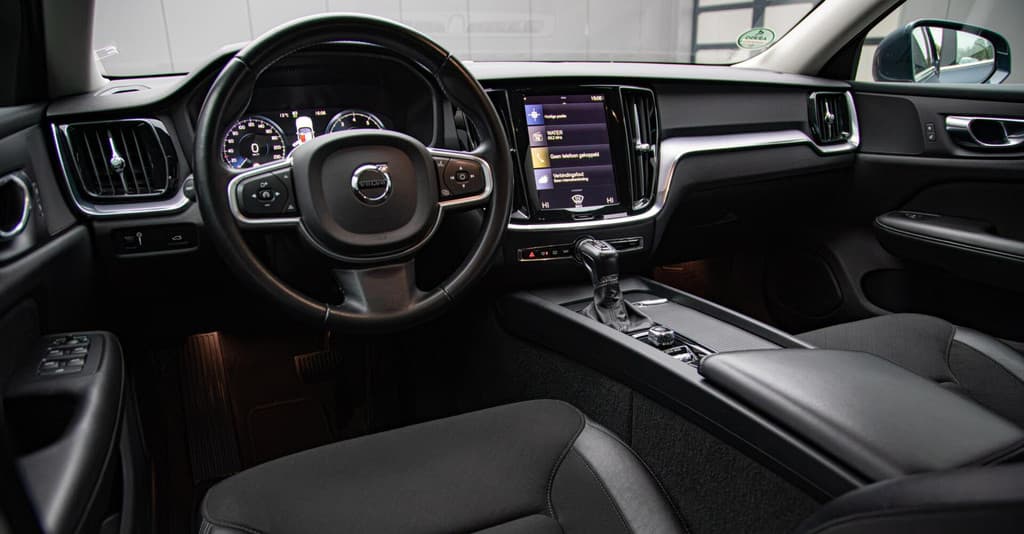 Volvo V60 2.0 T4 Momentum Pro Ori.NL|Trekhaak|Carplay|2e Eig — foto 17 van 21