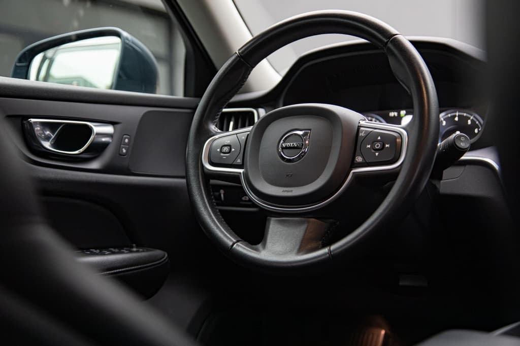 Volvo V60 2.0 T4 Momentum Pro Ori.NL|Trekhaak|Carplay|2e Eig — foto 18 van 21
