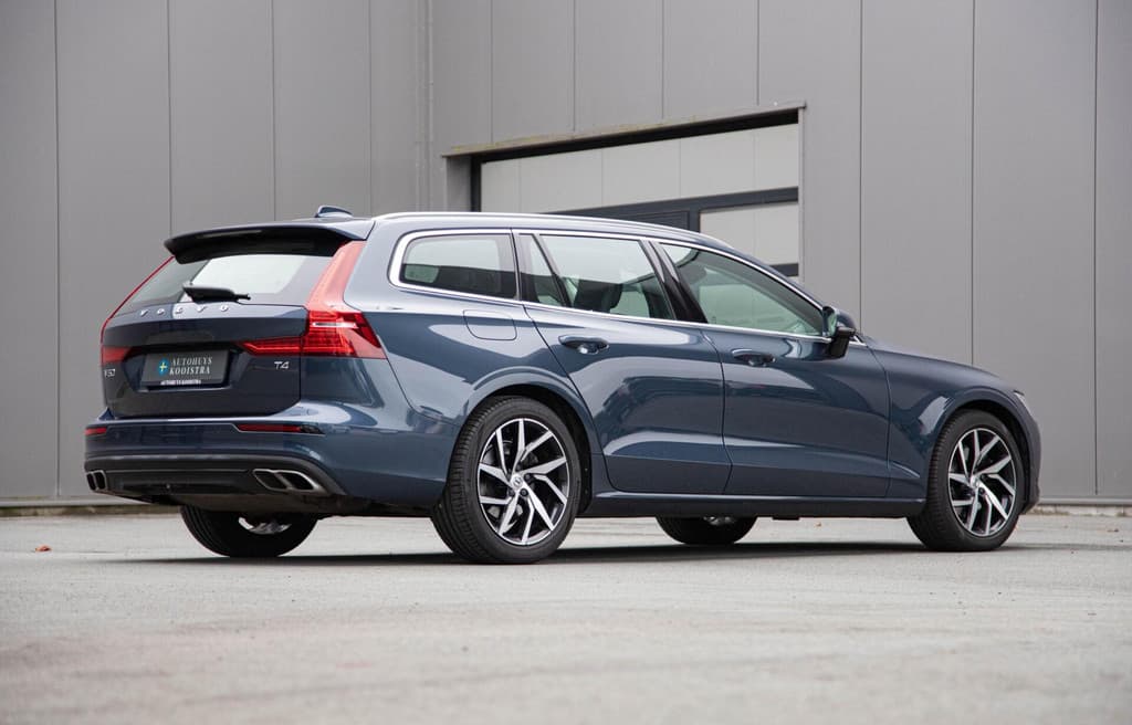 Volvo V60 2.0 T4 Momentum Pro Ori.NL|Trekhaak|Carplay|2e Eig — foto 3 van 21