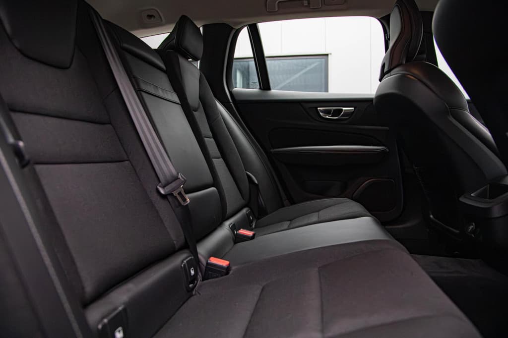 Volvo V60 2.0 T4 Momentum Pro Ori.NL|Trekhaak|Carplay|2e Eig — foto 7 van 21