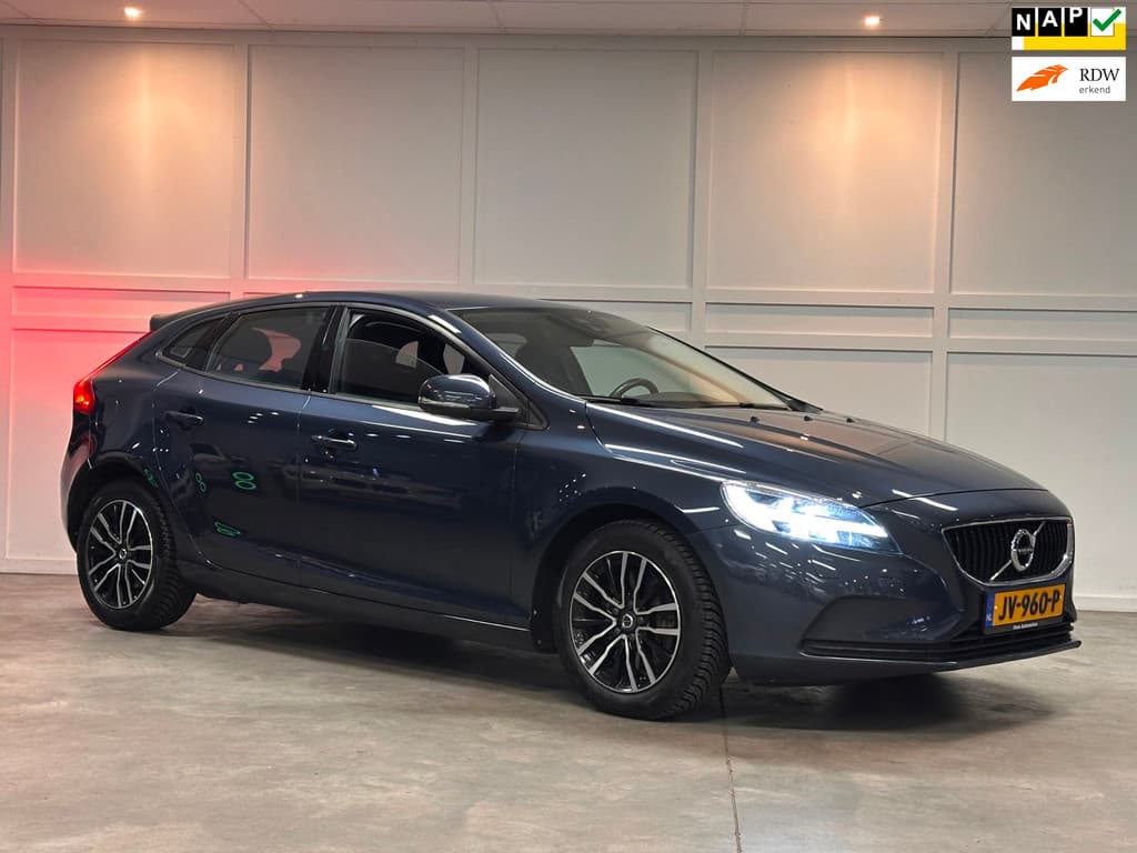 Volvo V40 1.5 T3 R-Design / Automaat / Cruise / Trekhaak — foto 1 van 22