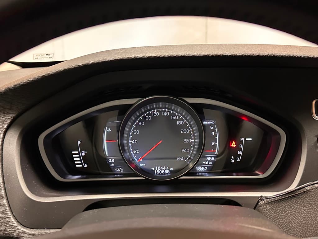 Volvo V40 1.5 T3 R-Design / Automaat / Cruise / Trekhaak — foto 10 van 22