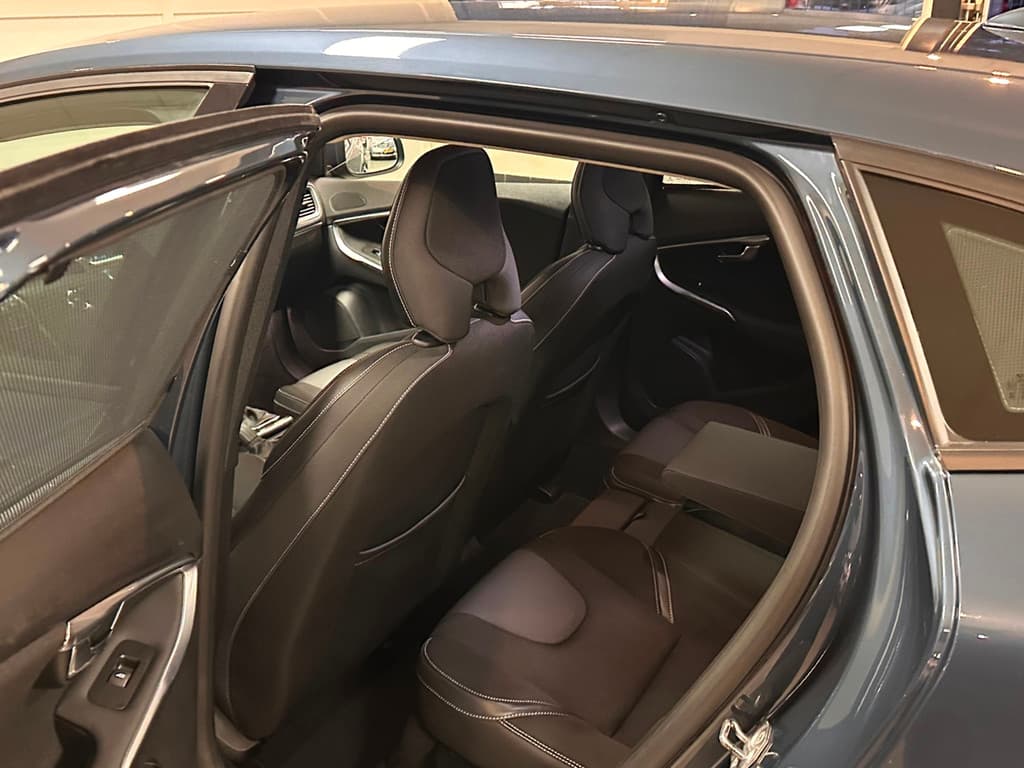 Volvo V40 1.5 T3 R-Design / Automaat / Cruise / Trekhaak — foto 13 van 22