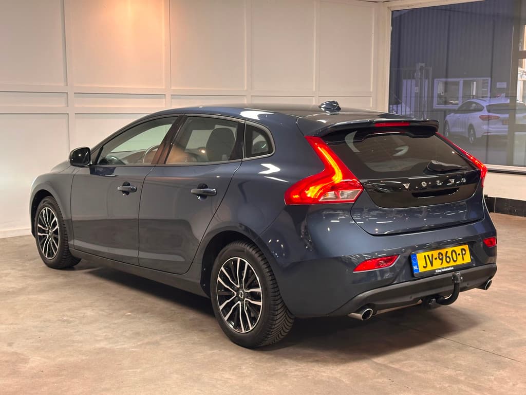Volvo V40 1.5 T3 R-Design / Automaat / Cruise / Trekhaak — foto 14 van 22