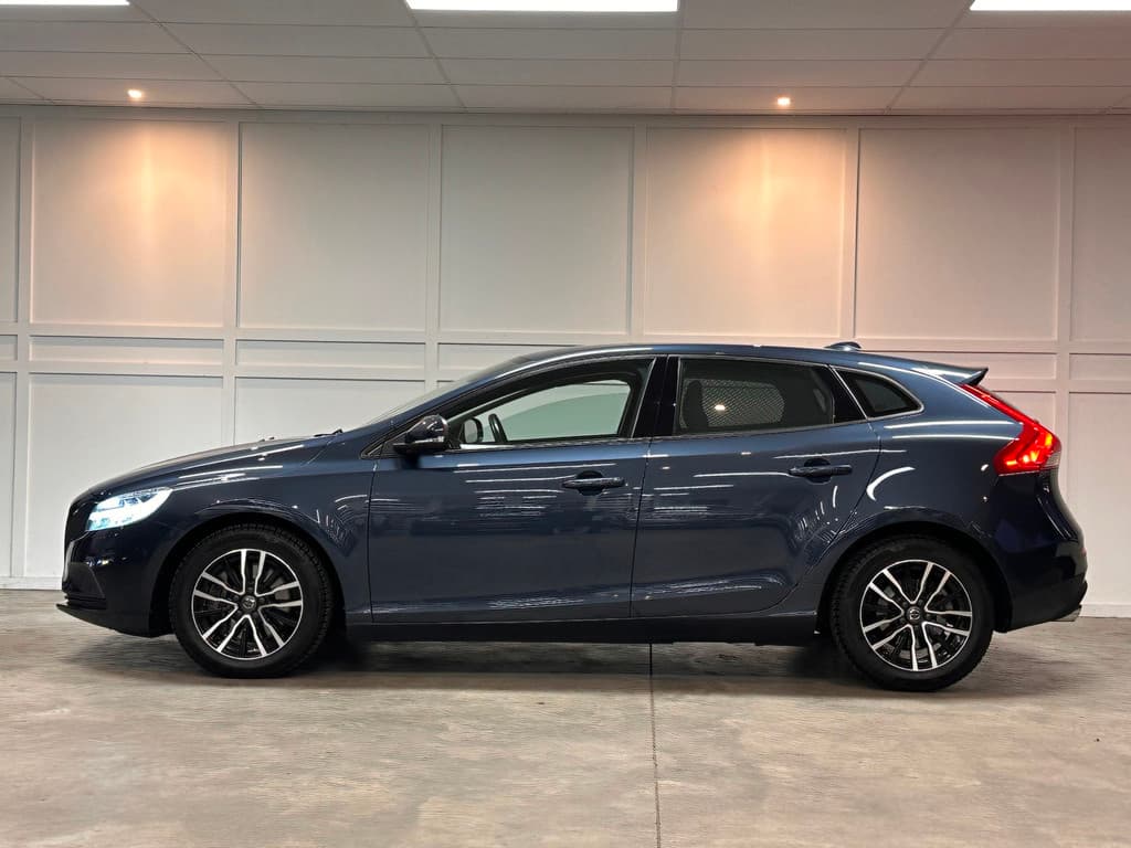 Volvo V40 1.5 T3 R-Design / Automaat / Cruise / Trekhaak — foto 18 van 22