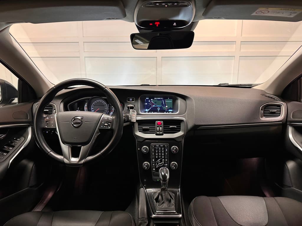Volvo V40 1.5 T3 R-Design / Automaat / Cruise / Trekhaak — foto 5 van 22