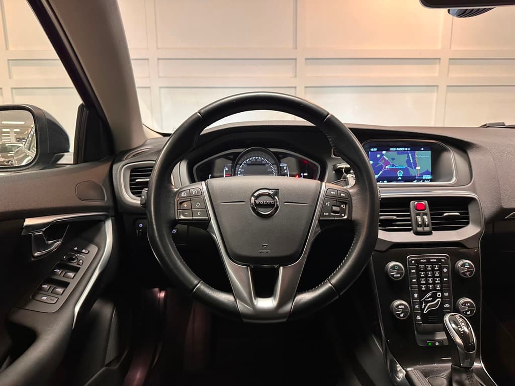 Volvo V40 1.5 T3 R-Design / Automaat / Cruise / Trekhaak — foto 6 van 22