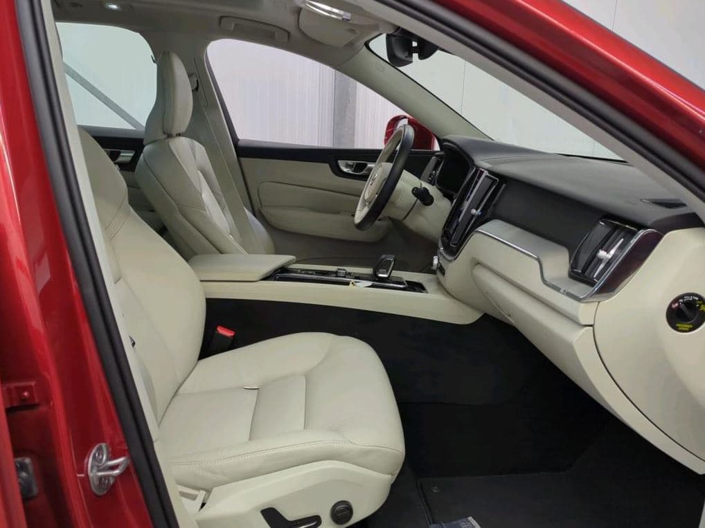 Volvo XC60 2.0 T6 Plug-in LongRange AWD Essential Bright / NL Auto / Panoramadak / — foto 3 van 9