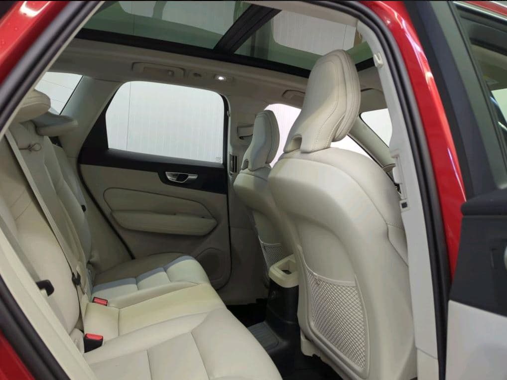 Volvo XC60 2.0 T6 Plug-in LongRange AWD Essential Bright / NL Auto / Panoramadak / — foto 5 van 9