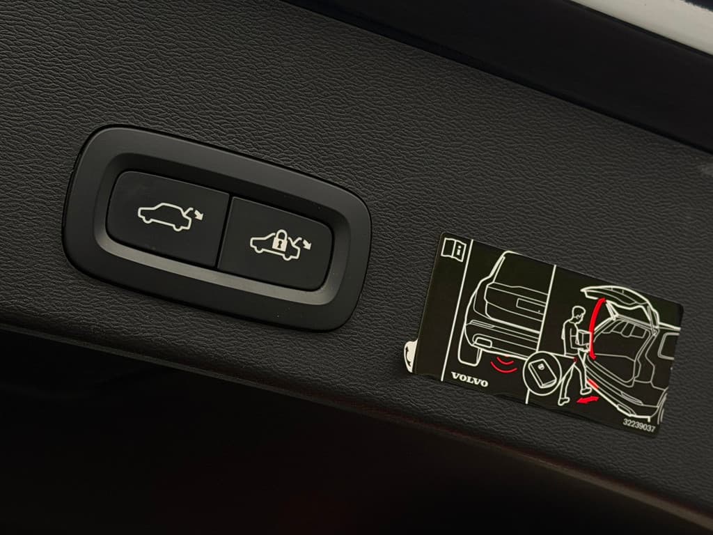Volvo XC40 1.5 T4 Recharge | Pano | Camera | Trekhaak | Carplay | Elektrische achterklep | DAB+ — foto 15 van 20