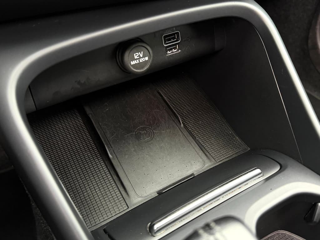 Volvo XC40 1.5 T4 Recharge | Pano | Camera | Trekhaak | Carplay | Elektrische achterklep | DAB+ — foto 16 van 20