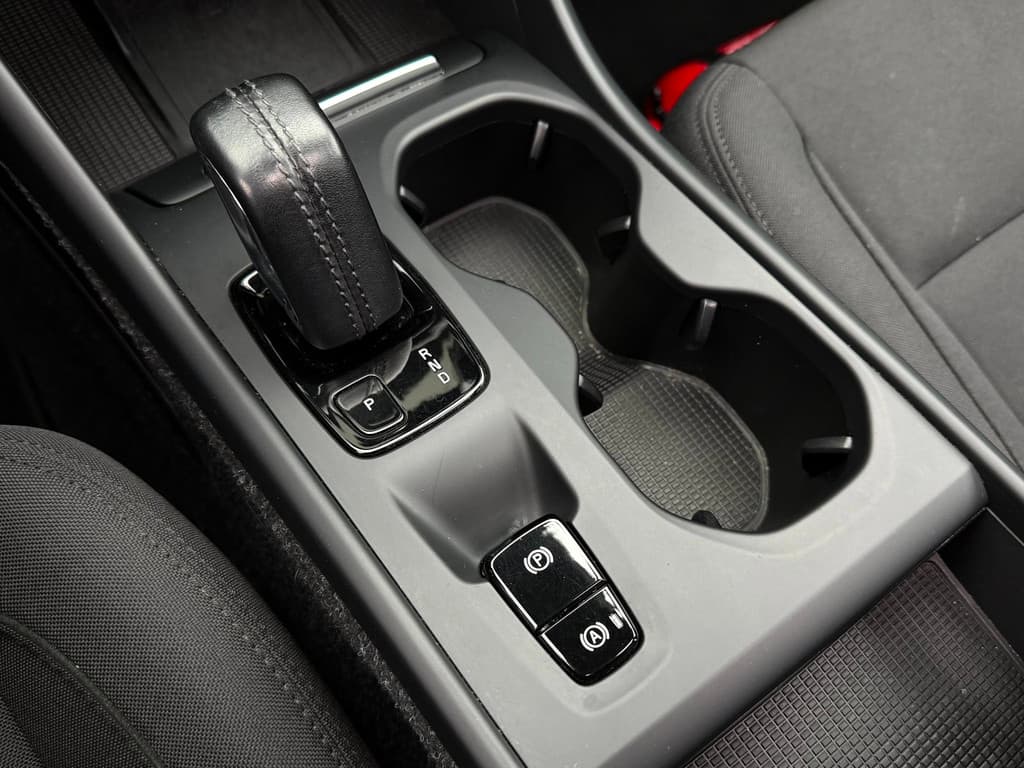Volvo XC40 1.5 T4 Recharge | Pano | Camera | Trekhaak | Carplay | Elektrische achterklep | DAB+ — foto 17 van 20