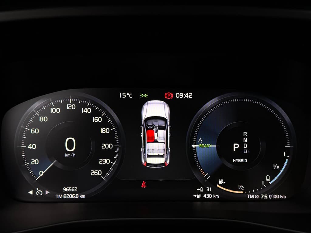 Volvo XC40 1.5 T4 Recharge | Pano | Camera | Trekhaak | Carplay | Elektrische achterklep | DAB+ — foto 18 van 20