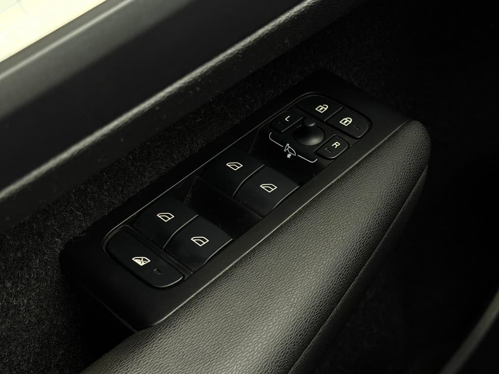Volvo XC40 1.5 T4 Recharge | Pano | Camera | Trekhaak | Carplay | Elektrische achterklep | DAB+ — foto 19 van 20