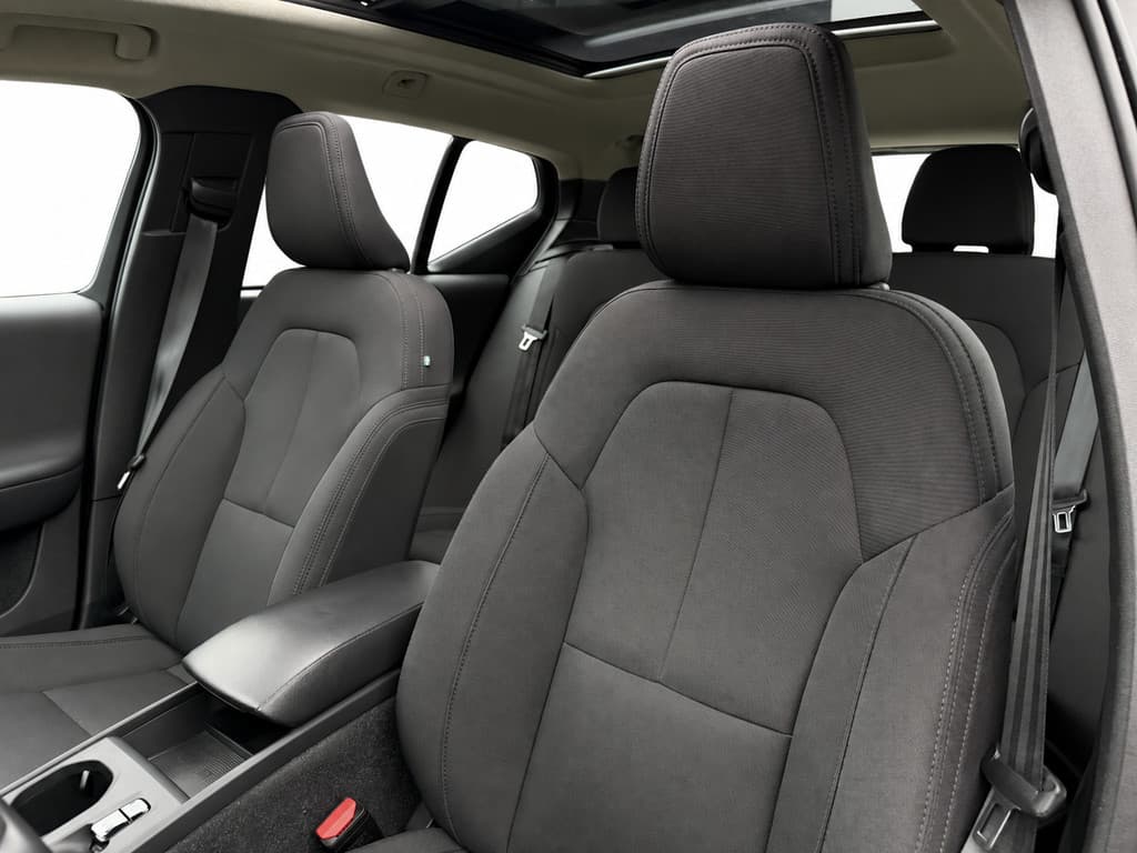 Volvo XC40 1.5 T4 Recharge | Pano | Camera | Trekhaak | Carplay | Elektrische achterklep | DAB+ — foto 3 van 20